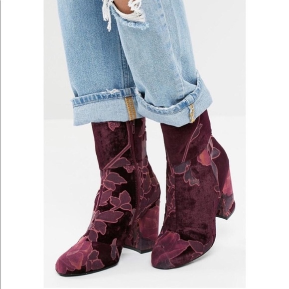 Steve Madden Shoes - Steve Madden Goldie booties